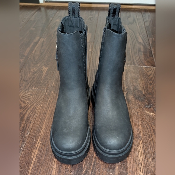 NWOT Rocket Dog Lug Boot In Black With Cushioned Sole - Picture 2 of 8